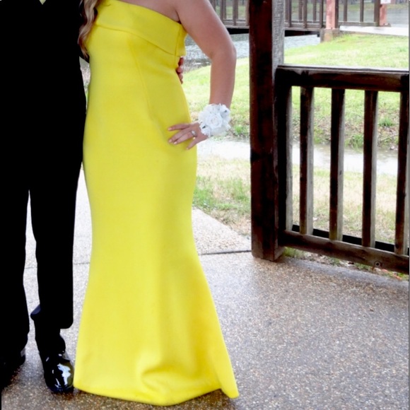 Jovani Dresses & Skirts - Jovani yellow one-shoulder prom dress